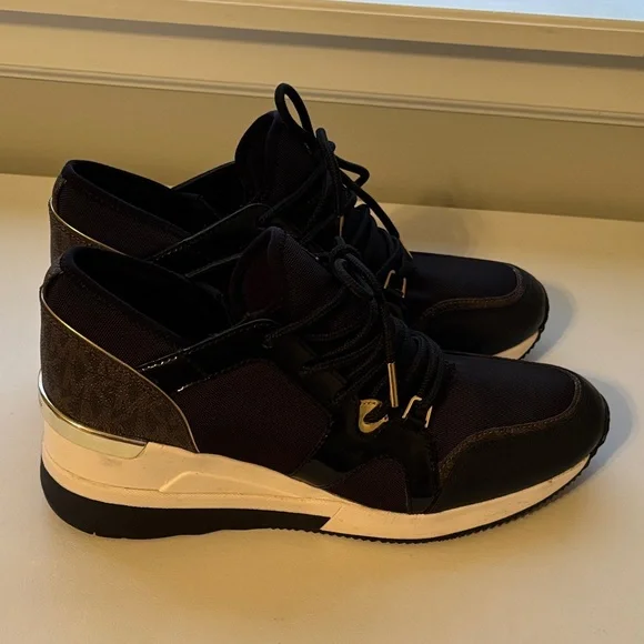 Michael Kors Women’s Black & Gold Liv Logo Mixed- Media Trainer Sneaker size 8.5 - Picture 2 of 9